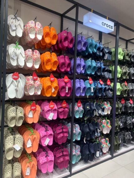 Wholesale Crocs Liquidation Pallet (100–320 Pairs)